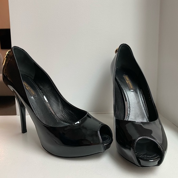 Louis Vuitton Black Patent Pumps with Gold Lock - Picture 3 of 5